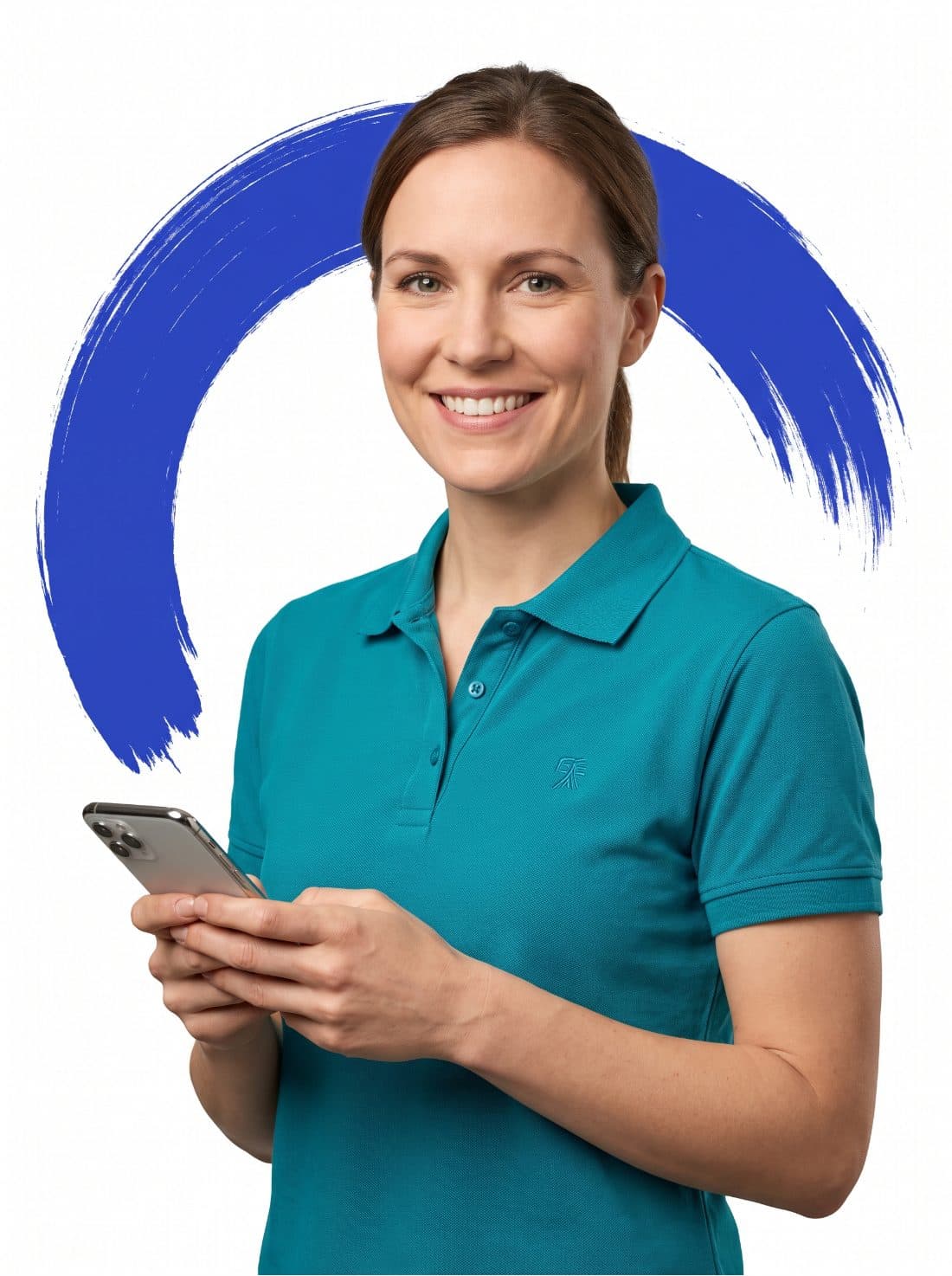 Reinigungskraft im türkisfarbenen Poloshirt, das Handy in beiden Händen
