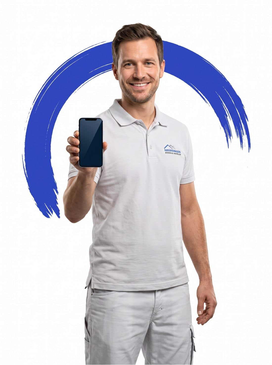Handwerker in weißer Arbeitskleidung zeigt den Auftrag auf dem Handy