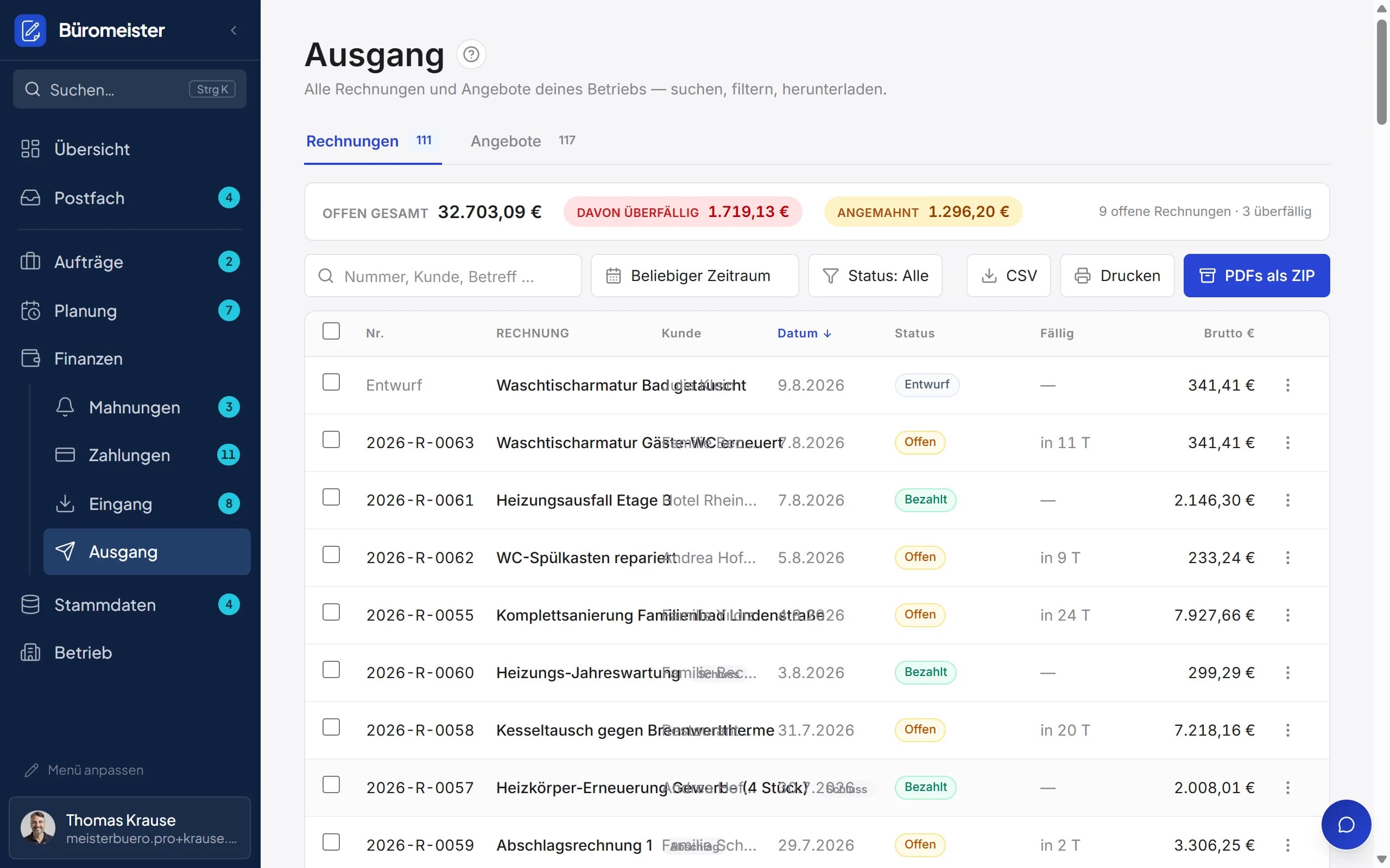 Rechnungsliste mit Status, Betrag und Fälligkeit